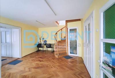 Apartament cu 5 camere semidecomandat în Brașovul Vechi