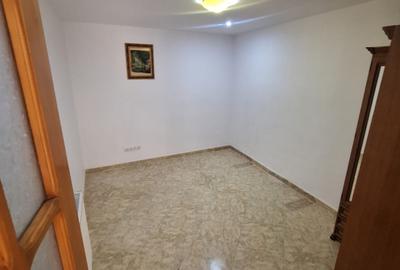 Zona Trocadero , imobil 90 mp., IDEAL BIROURI, curte - 12