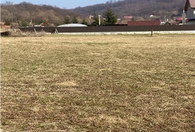 Teren Construcții intravilan de 2680 mp, în Est