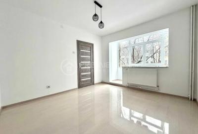 Apartament cu 3 camere în Podu Roș