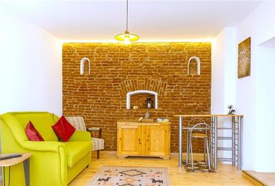 Apartament cu 2 camere semidecomandat, mobilat în Central