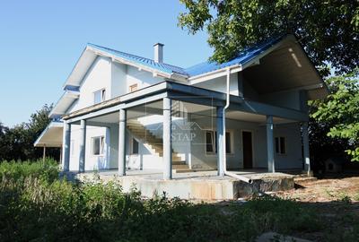 Șerbanesti - strada Siretului - vila la gri - P+M - teren 1.000 mp - 1