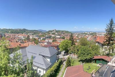 Duplex cu 7 camere în Central