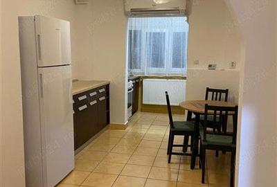 Apartament cu 3 camere decomandat, mobilat în Berceni