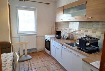 Apartament cu 4 camere decomandat în Girocului