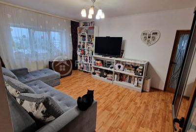 Apartament cu 2 camere semidecomandat, mobilat în Frumoasa