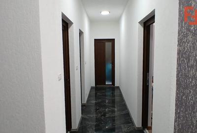 Casa individuala cu 6 camere Parter + 1 Etaj in Comlosu Mare - 10