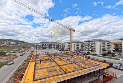 Apartament cu 3 camere semidecomandat în Florești