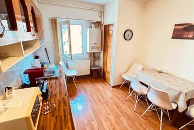Apartament 2 camere intrare Răcădău, Strada Carpaților, etaj - 3