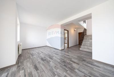 Casă înșiruită la cheie de vânzare în Sânpetru - 3