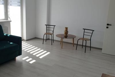 Apartament cu 3 camere decomandat, mobilat în Tractorul