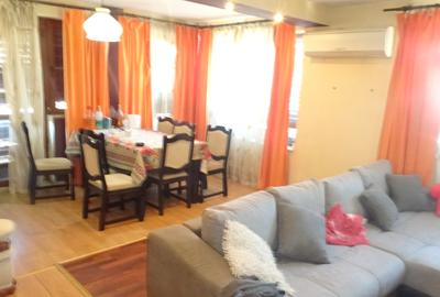 Casă cu 4 camere în Micul Dallas