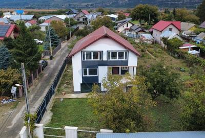 Casă individuală cu 5 camere în Hemeiuș