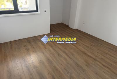 Apartament cu 3 camere decomandat în Cetate