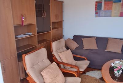 Inchiriez apartament 2 camere mobilat zona Zamfirescu