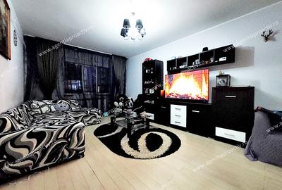 Apartament cu 2 camere decomandat în Micro 20