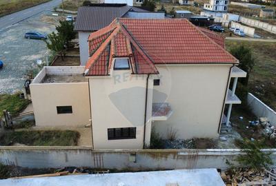 Casă / Vilă cu 4 camere de vânzare vedere lac  Ovidiu Constanta - 1