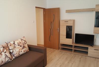 Apartament cu 2 camere semidecomandat, mobilat în Km 4-5
