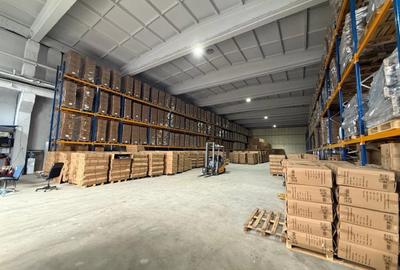 Hala in zona Titan, in apropiere de metrou - 1