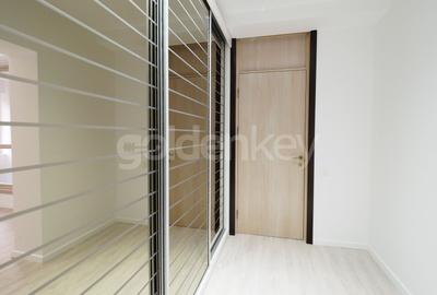 Vila insorita situata in complex langa Scolile Internationale - 16
