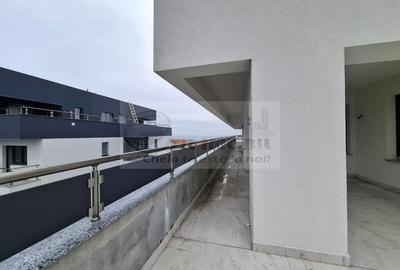 Penthouse cu 3 camere decomandat în Galata