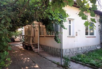 Casă individuală cu 2 camere în Dâmbul Rotund