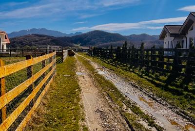 Teren intravilan Râșnov – Glejerie  5 parcele x 1000 mp  Capăt Str. Greierilor - 12