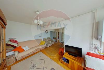 Apartament cu 3 camere de vânzare Str. 1 Mai - 3