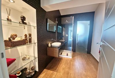 Vila deosebita  la un pas de mare mobilata si utilata - 44