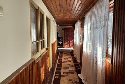 Casa gospodarului, bine întreținută, cu teren generos – Comarnic - 10