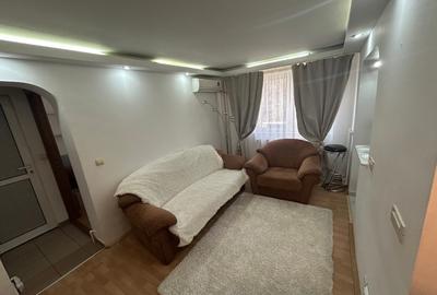 Persoana fizică,vând apartament în Podu ros - 6