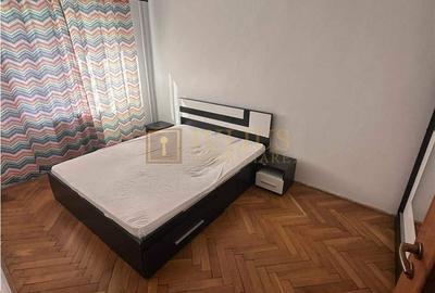Apartament cu 3 camere semidecomandat, mobilat în Aradului
