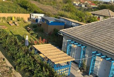 Casă cu 5 camere în Corbu