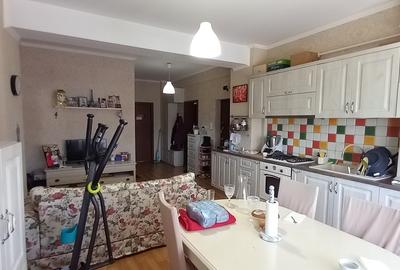 Închiriez apartament 3 camere - 5