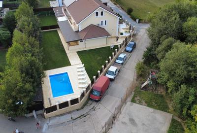 Casă superfinisată, complet mobilată, cu piscină încălzită – 5 camere, 5 băi - 3
