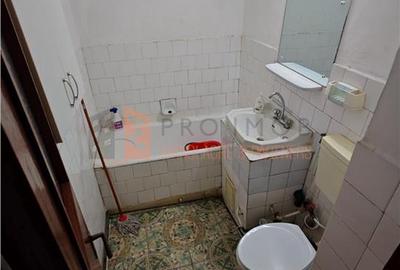 EXCLUSIVITATE! Apartament 3 camere cf 1 semidecomandat zona Micro 5 - 9