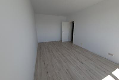 Vând apartament cu 2 camere, decomandat nou  + loc de parcare, situat in complex - 2