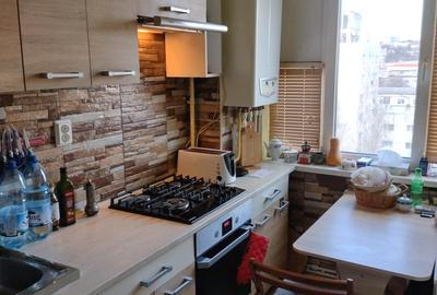 Apartament cu 4 camere decomandat în Alexandru cel Bun