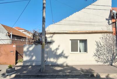 Apartament la casa cu front stradal - 1