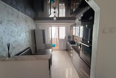 De vânzare apartament 3 camere Renovat Zona Vidin - 1