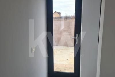 Casă parter, construcție solidă, teren generos – Cârcea, zona Metro - 14