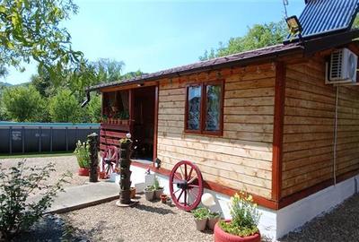 COMPLEX 5 CABANE DIN LEMN CU ACCES LA DUNARE + teren  in Podul Gornei, jud. CS - 11