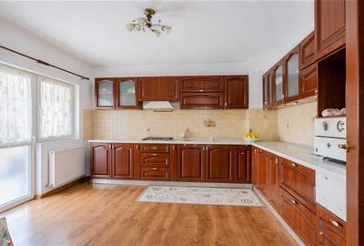 Vila solida Tractorul Coresi, spatii ample, teren 700 mp, garaj 4 masini - 5
