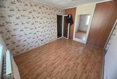 Apartament cu 3 camere semidecomandat în Hipodrom