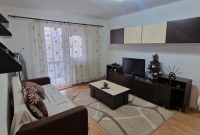 Apartament cu 3 camere semidecomandat, mobilat în Mihai Viteazul