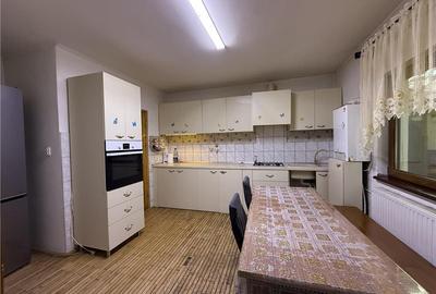 Casă cu 4 camere în Moara de Vânt