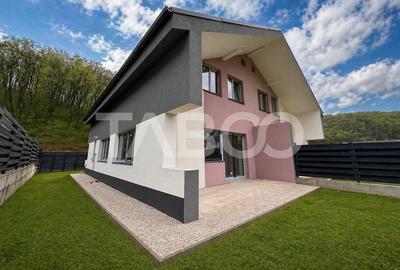 Duplex cu 4 camere în Tăuți