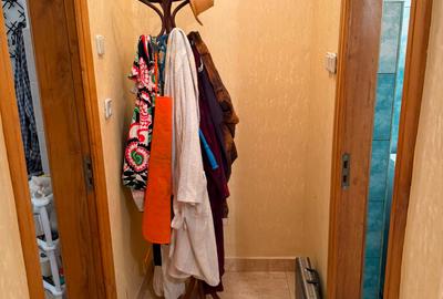 De VÂNZARE: Apartament e cu 3 camere, Decomandat – Etaj 1/3 - 6