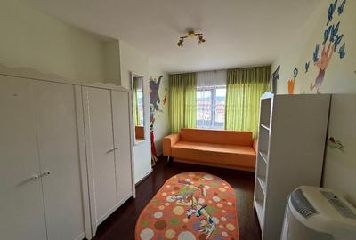 De inchiriat Apartament 3 camere cu scara interioara, zona Centru. - 12