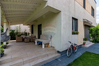 Casă / Vilă cu 4 camere de vânzare Tunari - 4